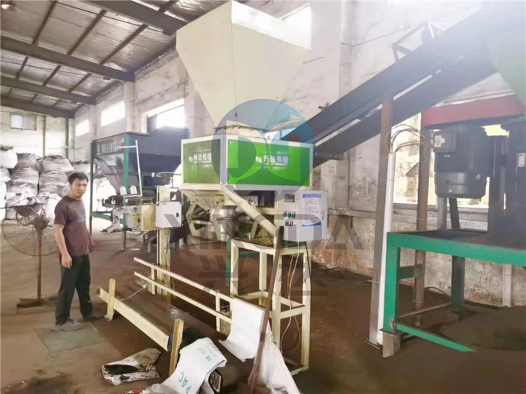 广东客户年产1万吨免烘干有机肥颗粒生产线 带料试机