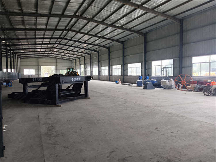 高温发酵腐熟畜禽粪便处理翻抛机链板翻耙机到达客户现场