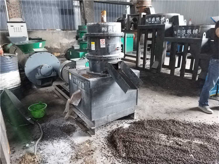 柱状平模挤压造粒机客户带料试机现场