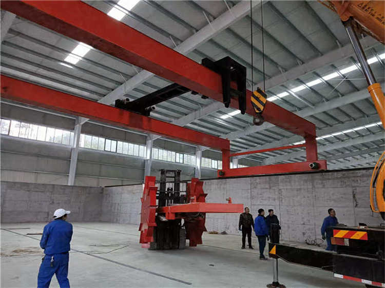 新疆和田兔粪粉剂肥发酵配套堆肥机，22米液压轮盘翻抛机