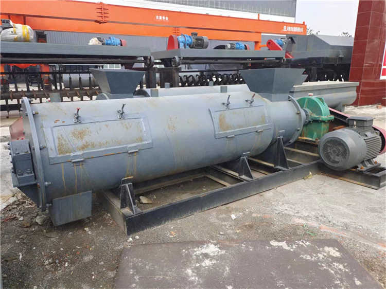 高湿物料有机肥快速造粒机，发酵后猪粪加工颗粒搅齿造粒机