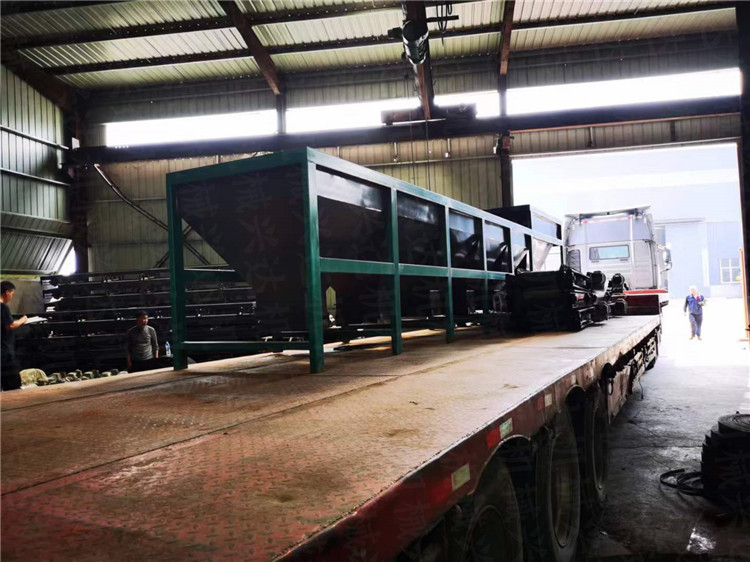 贵州紫阳县客户年产3万吨免烘干颗粒造粒有机肥生产线第5车发货现场