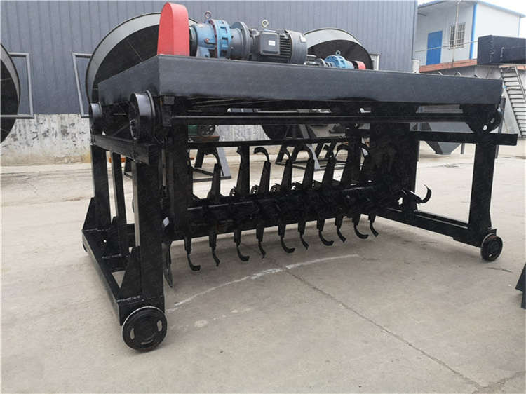 轨道式有机肥翻堆机，猪粪鸭粪多槽式发酵腐熟粪便翻抛机，有机肥设备