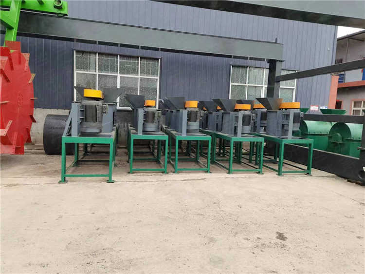 适用于有机肥，复混肥，生物肥的破碎处理，立式粉碎机，秸秆酒糟破碎机