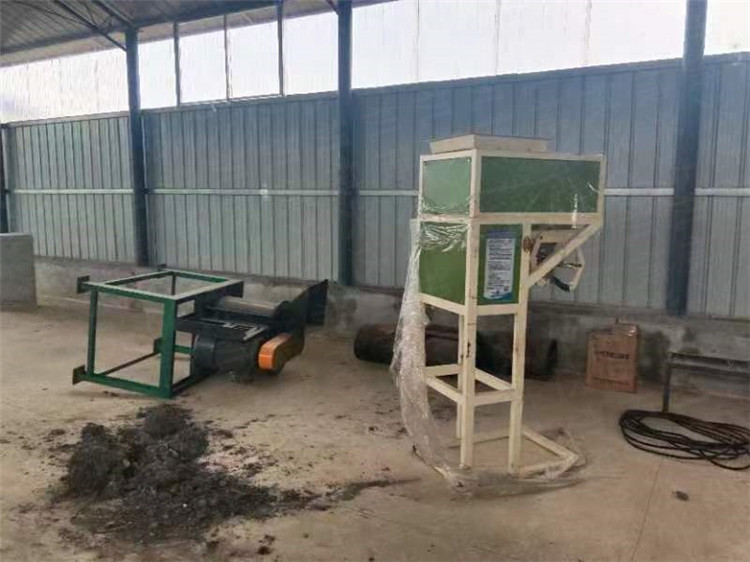 甘肃平凉客户年产一万吨粉剂有机肥生产线安装现场