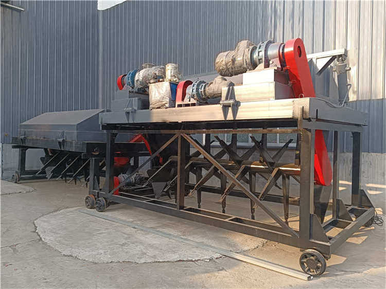 发酵槽有机肥翻堆机生产厂家 兴达液压槽式翻抛机 猪粪牛粪发酵腐熟设备