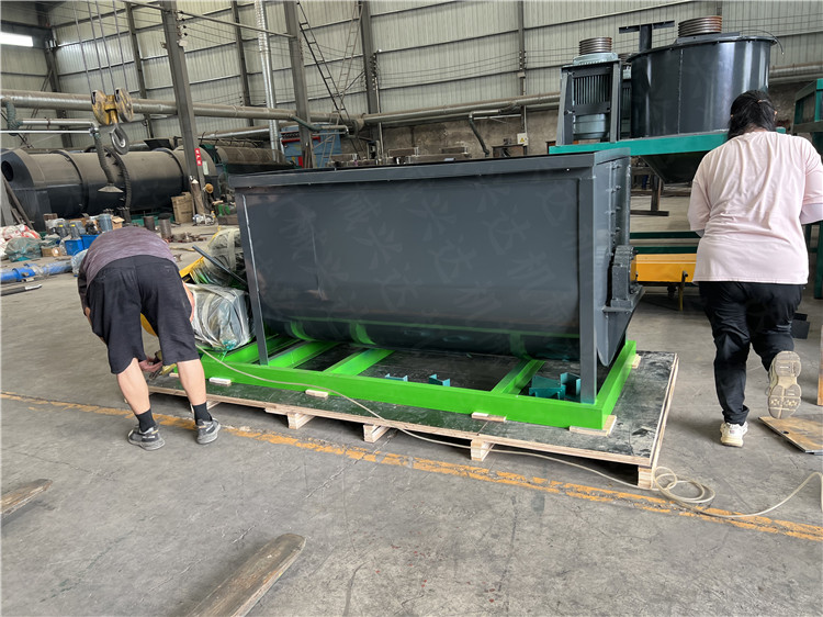 有机肥生产线单轴搅拌机 物料混合设备 鸡粪腐殖酸加工拌料机