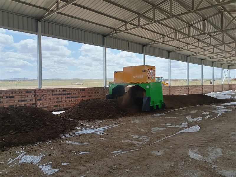 客户反馈正在使用中有机肥发酵设备履带翻抛机