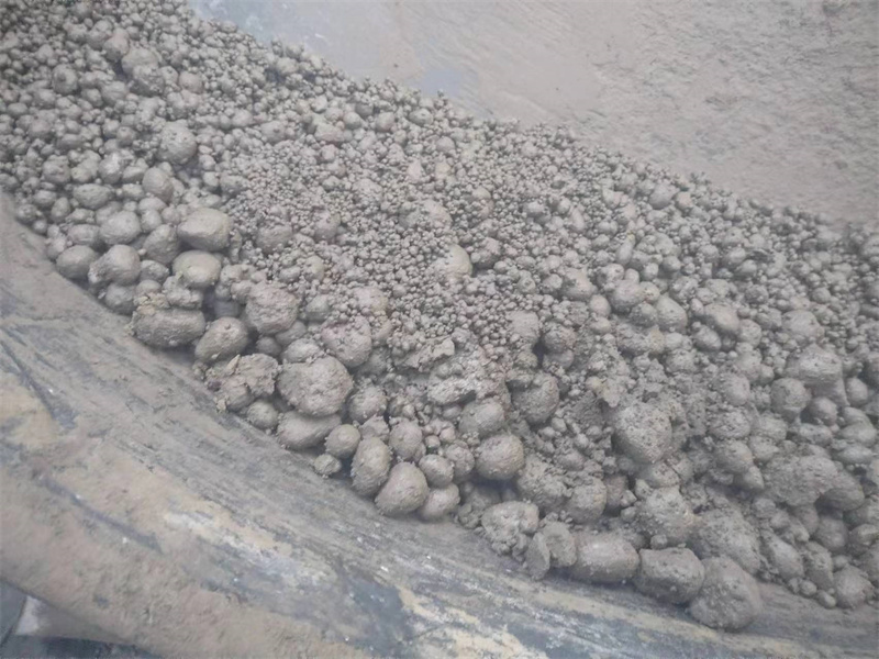 客户自带原料草木灰来厂试机有机肥设备圆盘造粒机