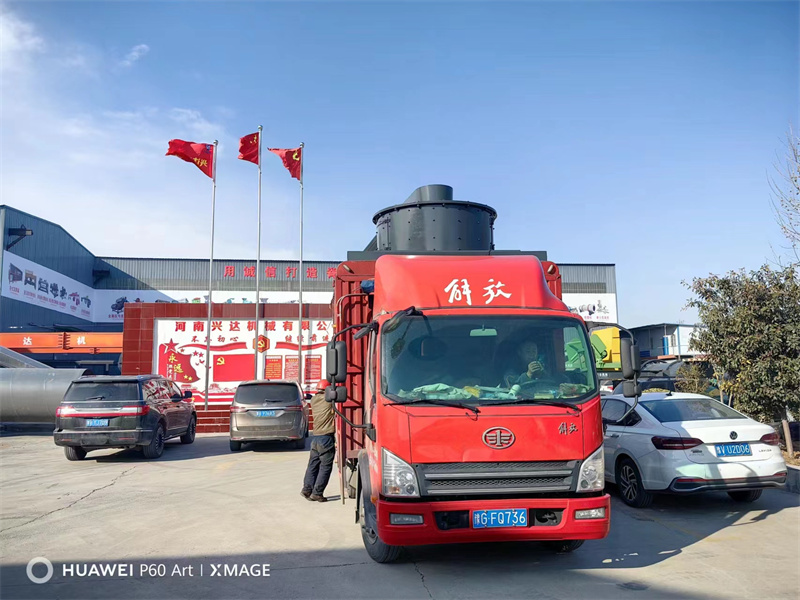 客户定制60型有机肥立式粉碎机装车准备发往客户现场