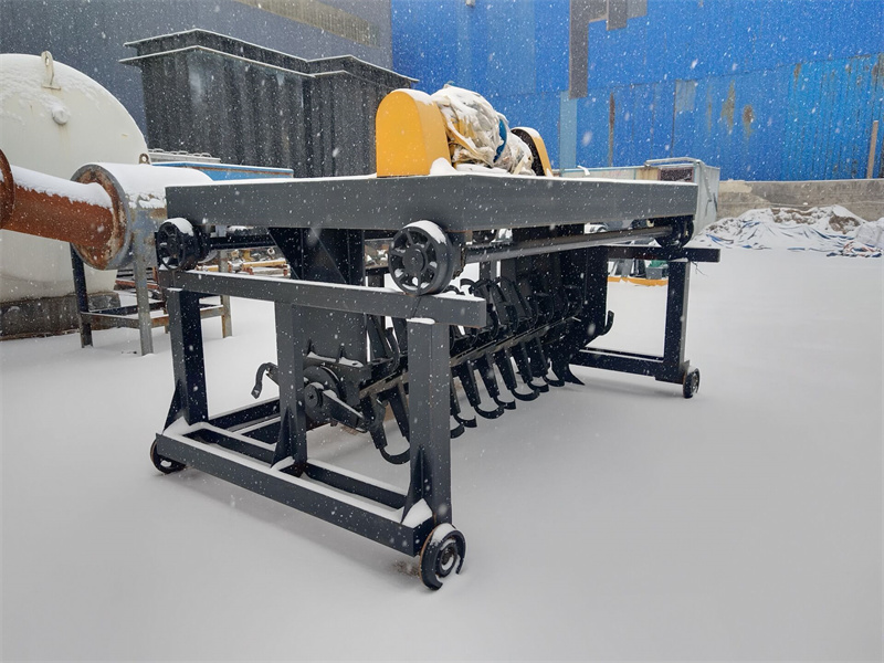 4米宽有机肥翻抛设备液压翻抛机的翻抛特点 