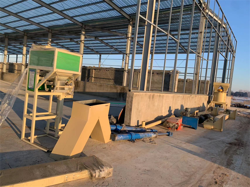 安徽年产2万吨颗粒有机肥生产线设备抵达客户现场
