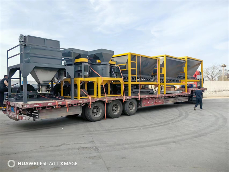 年产5万吨有机肥生产线设备装车发往丽江