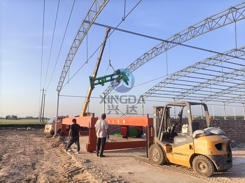 芜湖客户10米宽液压轮盘翻抛机抵达现场准备安装