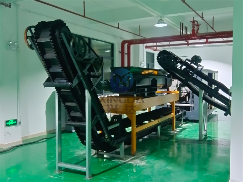 准备通电试机新安装好的有机肥生产线设备