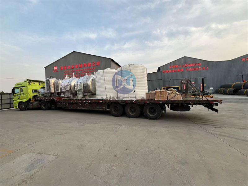 定制款年产5000吨液体肥设备装车发往河北客户现场