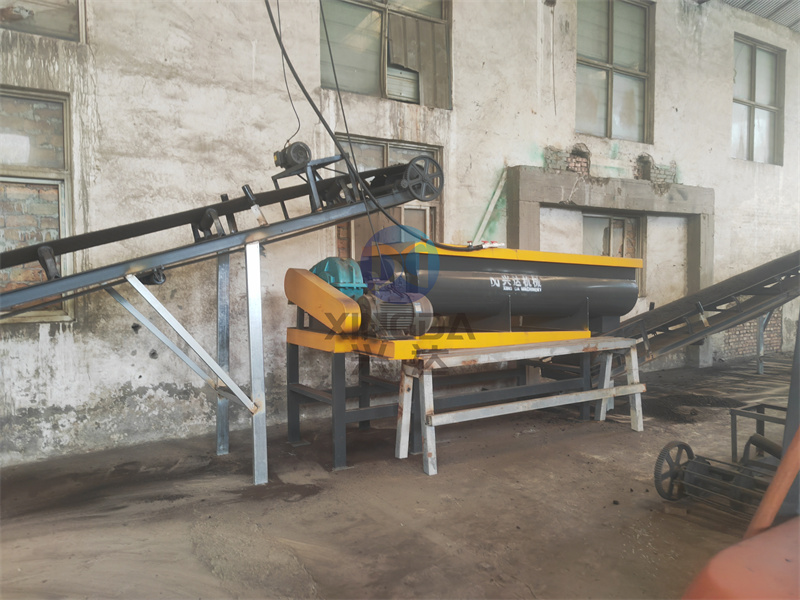 焦作颗粒有机肥设备抵达现场后公司人员开始进行安装