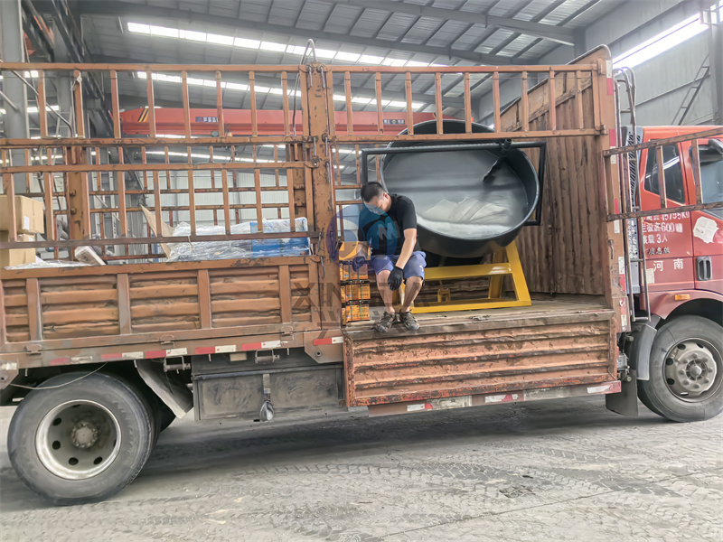 济南客户有机肥造粒设备1.5米圆盘造粒机正在装车