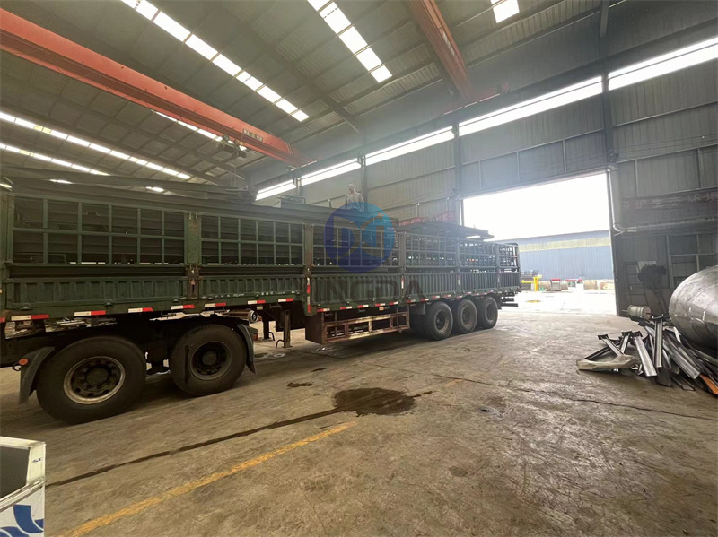 年产5万吨颗粒有机肥生产线设备发货现场