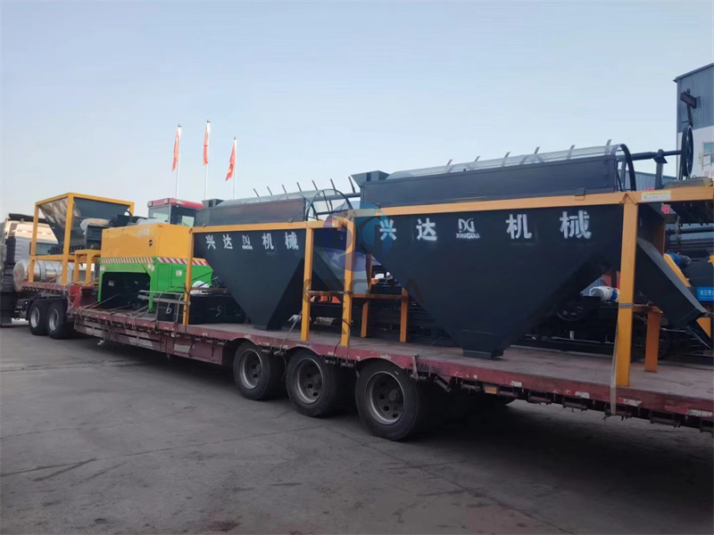 齐齐哈尔年产1万吨免烘干有机肥设备正在装车进行中