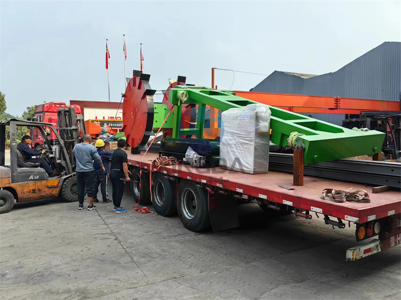 液压轮盘式翻抛机装车现场