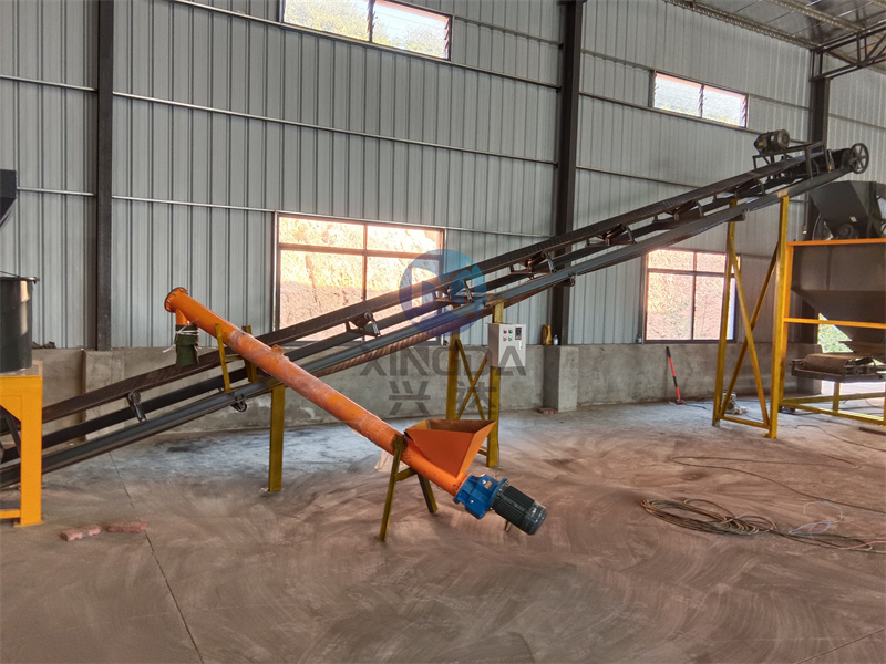 开始对已完成卸货的年产5万吨粉剂有机肥设备准备进行安装了