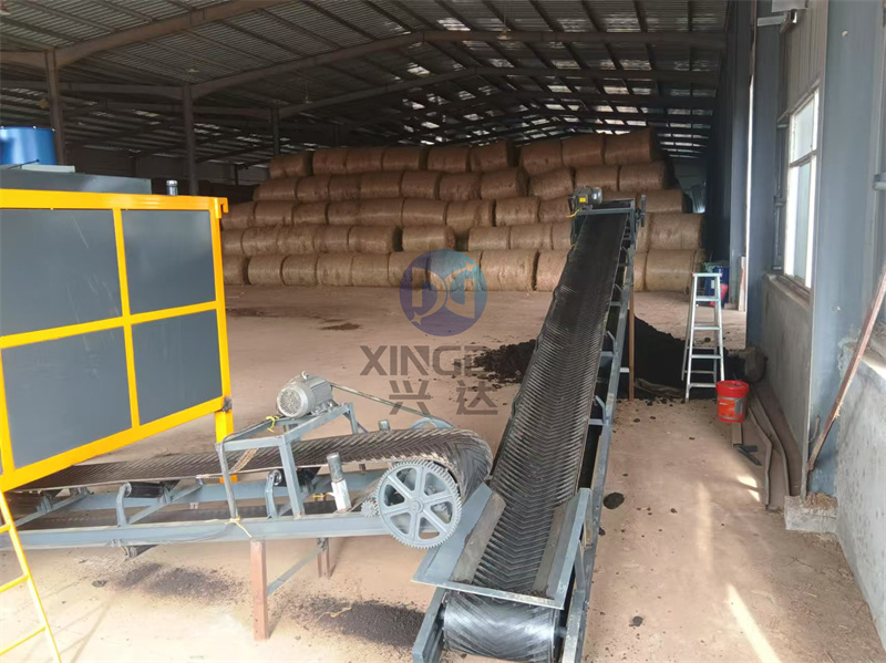 安装现场：安装人员开始对丽江客户3立方的有机肥发酵罐进行安装