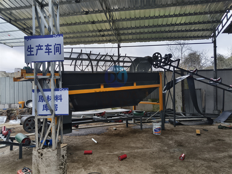 年产2万吨免烘干有机肥生产线安装现场
