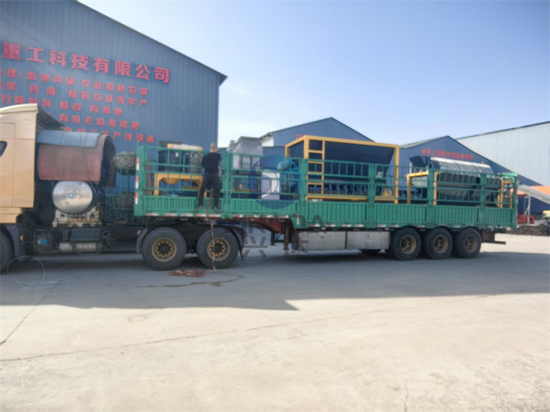 先行发出已为绵阳客户加工完成的粉剂有机肥生产线设备