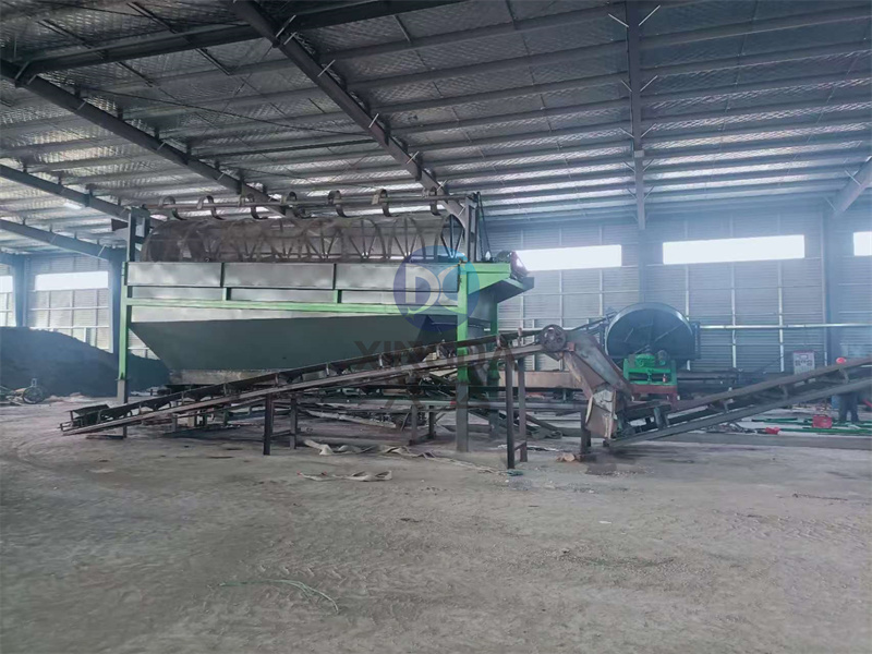 安装现场：滁州年产1万吨有机肥生产线设备正在进行安装工作