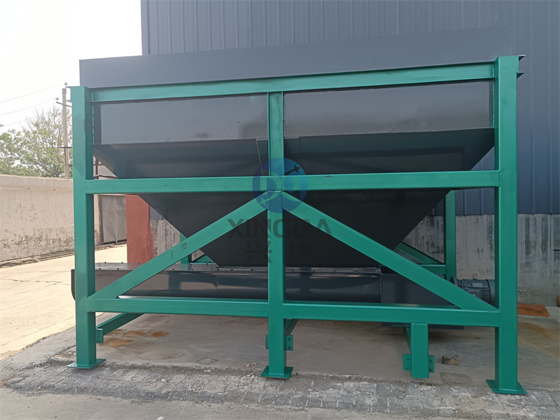 1500型有机肥铲车料仓的作用及优势