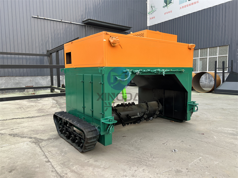 2500型有机肥履带翻抛机的翻抛要点展示