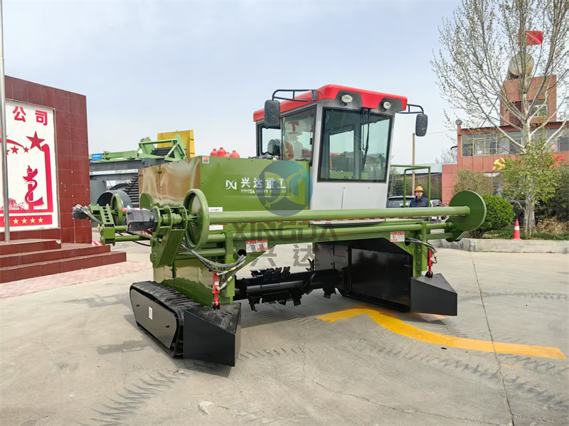 有机肥设备陈化覆膜翻抛机的产品性能介绍