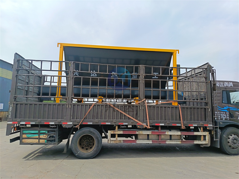 为焦作客户单独打造的有机肥设备螺旋料仓已经完成装车