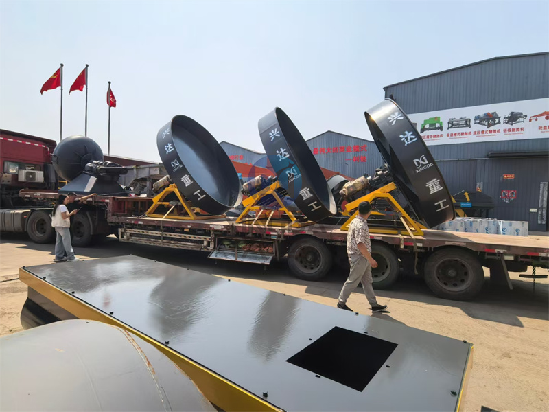  3台齐发：制作完成的造粒设备圆盘造粒机装车发货现场