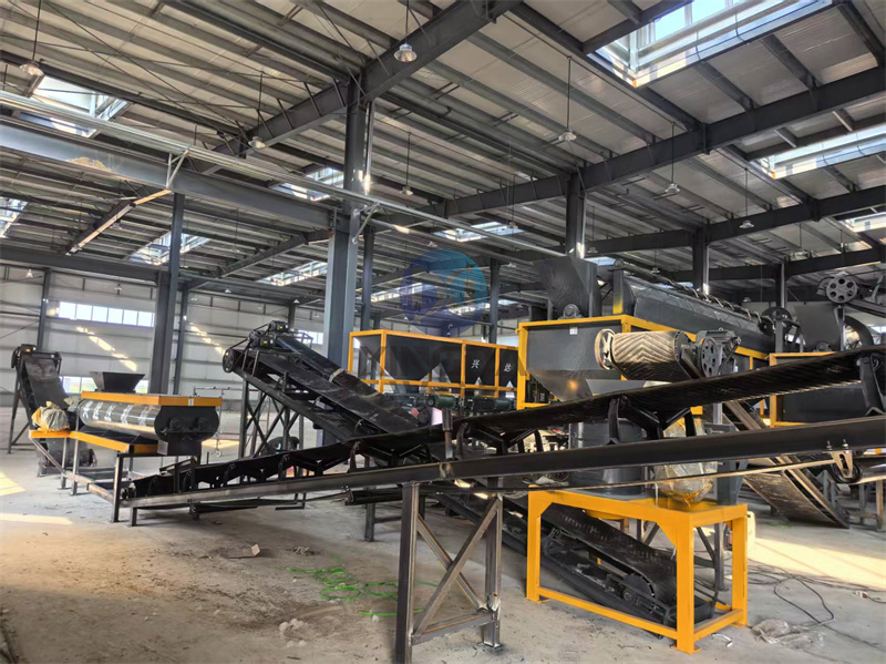 安装现场：长春客户年产5万吨颗粒有机肥生产线设备正在进行安装