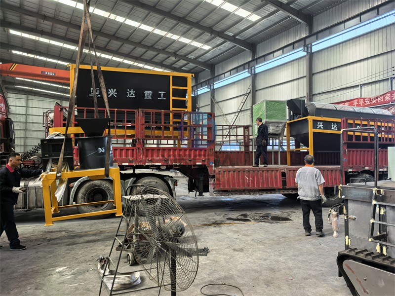 广元年产1万吨粉剂有机肥生产线完成装车准备出发