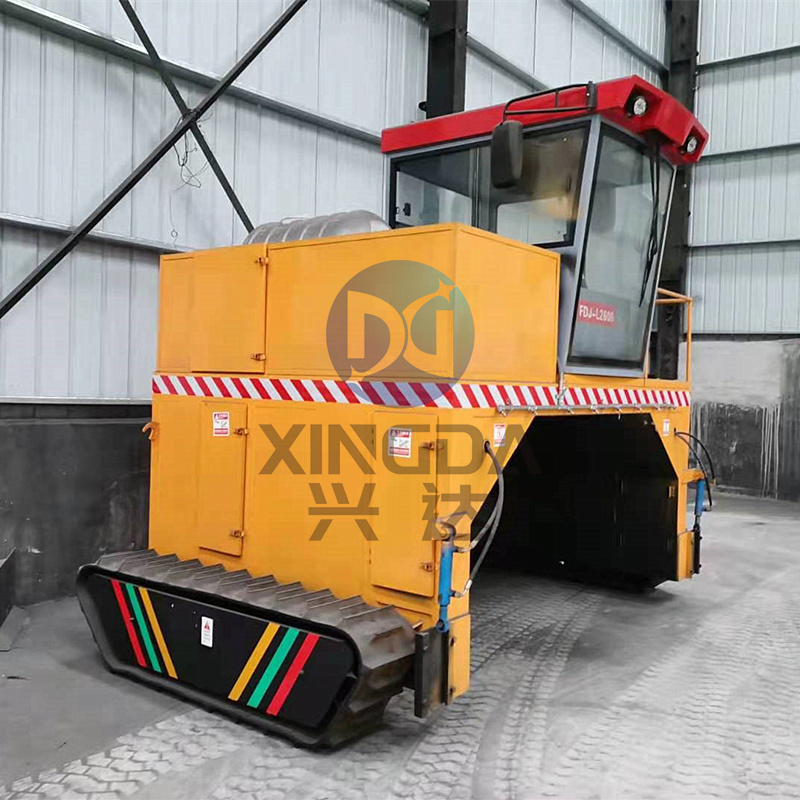 菏泽定制的有机肥设备2500履带翻抛机的特点