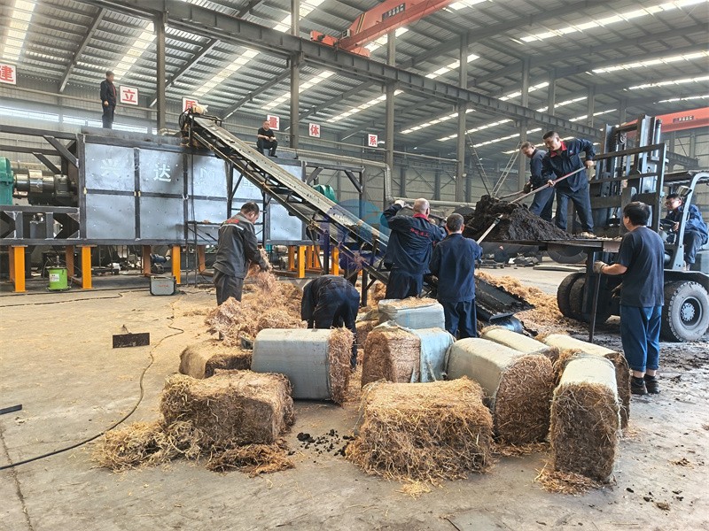 试机现场：客户想定制一台有机肥卧式发酵罐，正好我们公司刚制作一台，现场开始试机操作