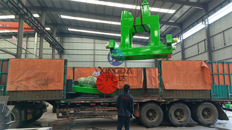 完成装车的液压轮盘翻抛机马上就要出发发往唐山了
