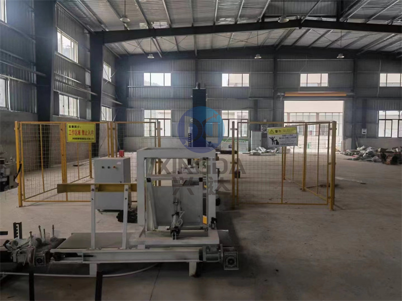 设备调试现场：粉剂有机肥生产线设备完成安装后开始试机操作