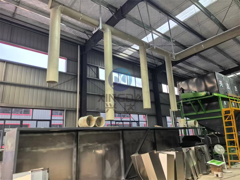 年产2万吨有机肥生产线设备到达客户现场后即刻进入安装工作中