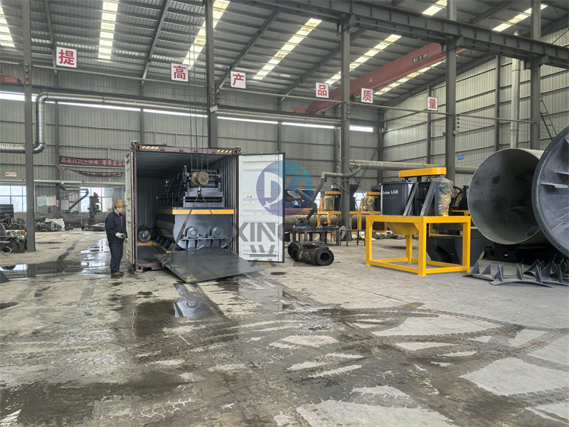 出口有机肥设备：为韩国客户设计的有机肥生产线设备正在装车