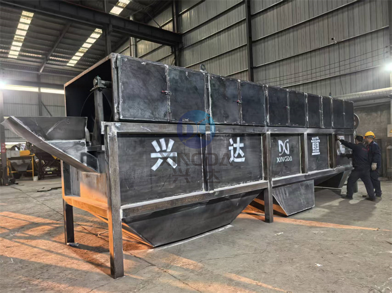 为聊城客户新制作的一台有机肥筛分机已经完工马上就要装车发货了