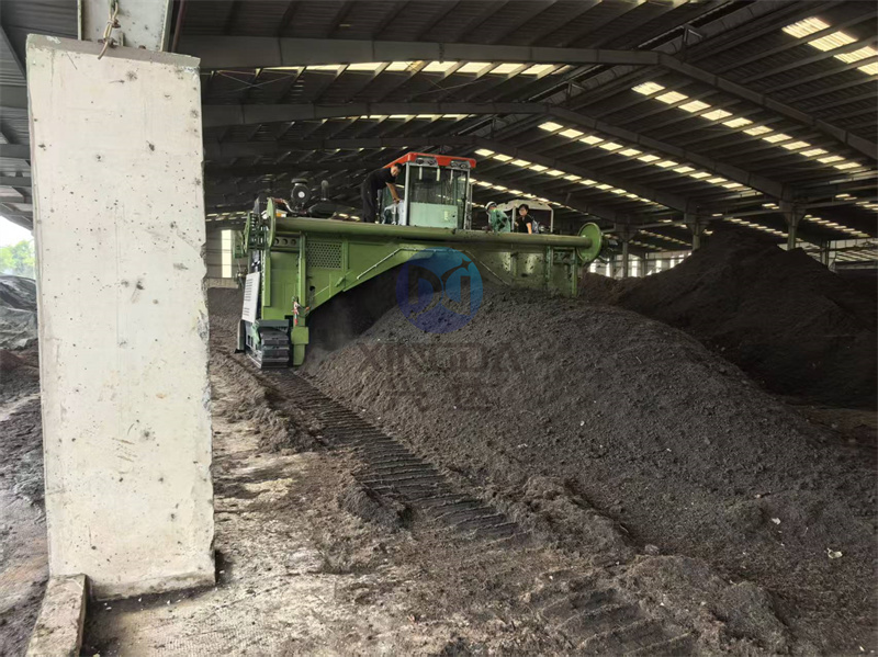 液压履带覆膜翻抛一体机使用现场