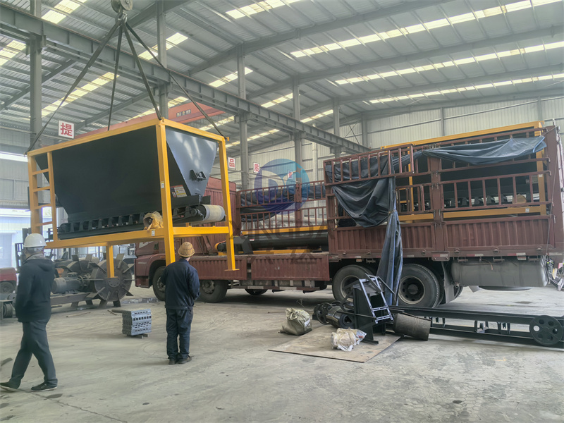许昌年产2万吨有机肥生产线筛分设备正在装车