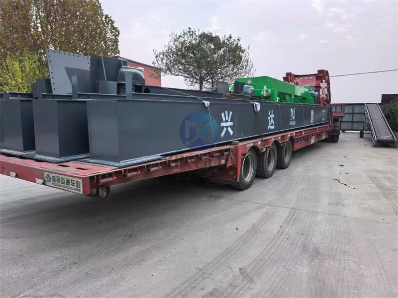 直达五常现场：发往五常的第一车有机肥设备轮盘翻抛机完成装车准备出货