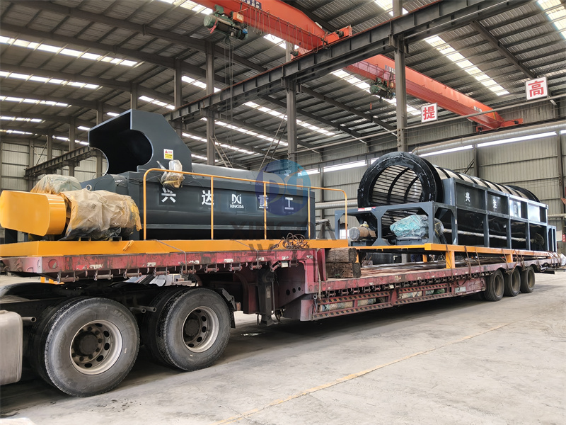 五常有机肥设备第二车出货现场：有机肥生产线设备筛分设备正在装车