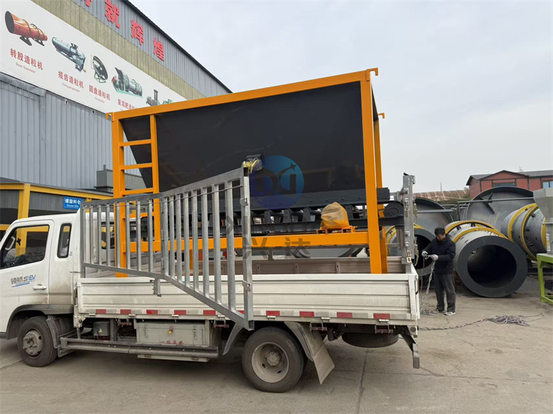 有机肥设备铲车料仓发货现场