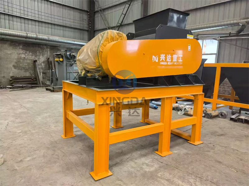 厂区车间发出一台新款有机肥设备高湿物料粉碎机
